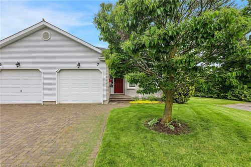 7 Village Dr, Smithville, ON, L0R2A0 | Card Image