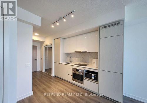 2907-28 Interchange Way, Concord, ON, L4K5C3 | Card Image