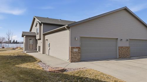 3200 7th Avenue N, Moorhead, MN, 56560 | Card Image