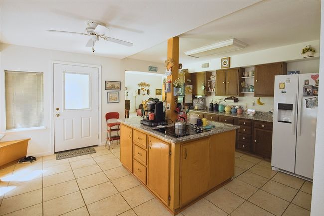 Large Kitchen Island with Sink & new (2025) Glass Cooktop | Image 22