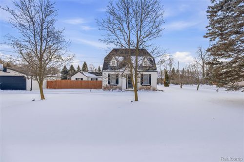 6740 Barabeau Dr, Troy, MI, 48085-1275 | Card Image