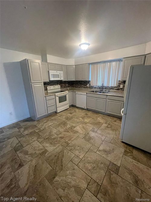 apt-21-48770 Shelby Rd, Shelby Township, MI, 48317-2162 | Card Image
