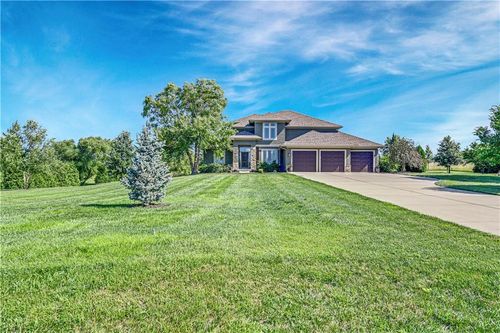 18670 W 248th St, Paola, KS, 66071-8305 | Card Image