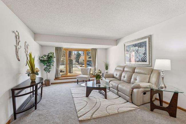 5929 Oxford St N, House other with 4 bedrooms, 4 bathrooms and null parking in Shoreview MN | Image 5