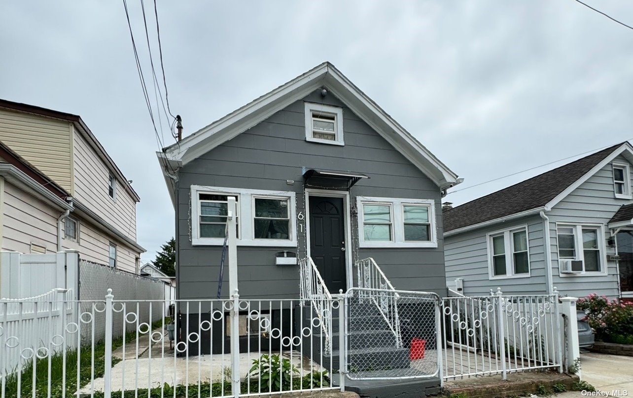 Oakley Ave, Elmont, NY 11003