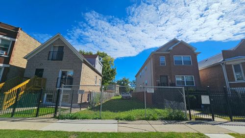 833 N Ridgeway Ave, Chicago, IL, 60651-3808 | Card Image