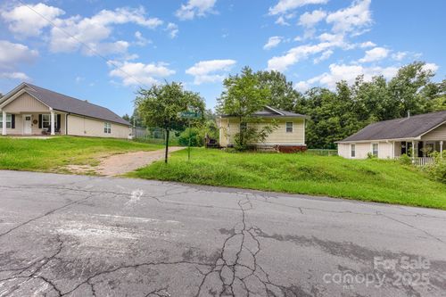 427 Pleasant Ave, Kannapolis, NC, 28081-4672 | Card Image