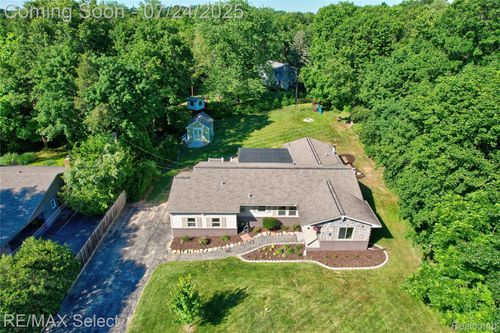 2456 N Tipsico Lake Rd, Hartland, MI, 48353-3245 | Card Image
