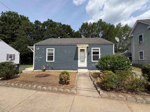 35 Perham St, Nashua, NH, 03064-2846 | Card Image