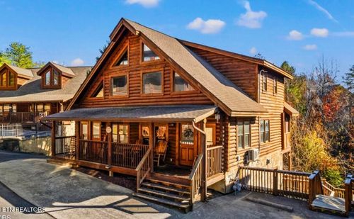 326 Big Bear Way, Pigeon Forge, TN, 37863-6231 | Card Image