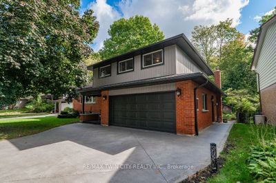 536 Twin Oaks Cres, House other with 3 bedrooms, 2 bathrooms and 8 parking in Waterloo ON | Image 1