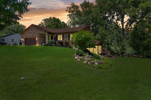 20 Woodlawn Ave, Excelsior, MN, 55331-8428 | Card Image