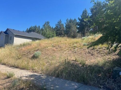 1415 Red Bud Dr, Klamath Falls, OR, 97601-6602 | Card Image