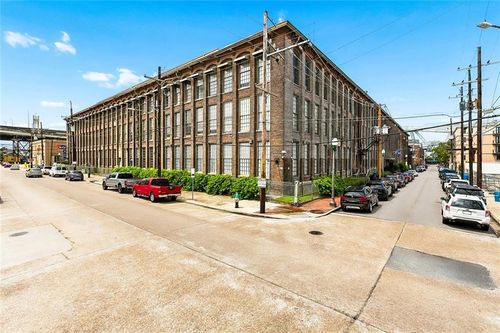 203-920 Poeyfarre St, New Orleans, LA, 70130-3889 | Card Image