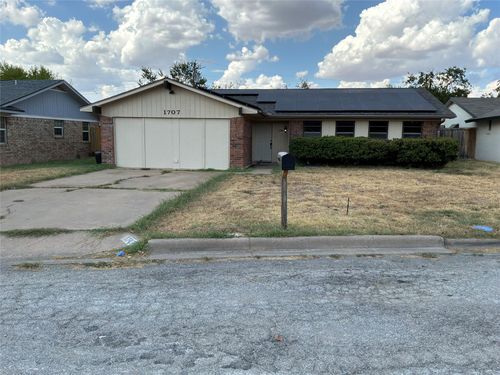 1707 Se 15th St, Mineral Wells, TX, 76067-6639 | Card Image