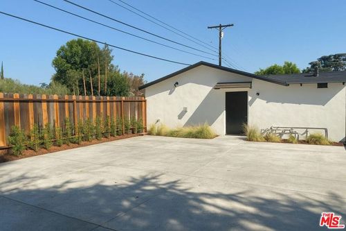 5910 Wilbur Ave, Tarzana, CA, 91356-1326 | Card Image