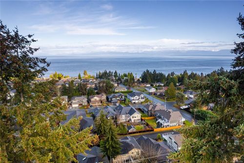 5611 Hammond Bay Rd, Nanaimo, BC, V9T6S2 | Card Image