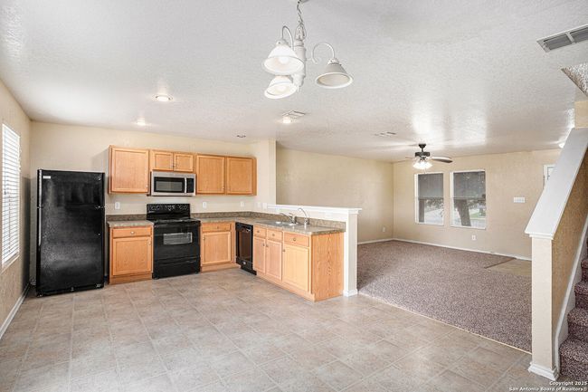 237 Hinge Chase, House other with 3 bedrooms, 3 bathrooms and null parking in Cibolo TX | Image 4