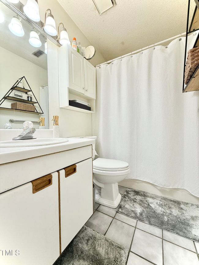 Bathroom 1 | Image 4