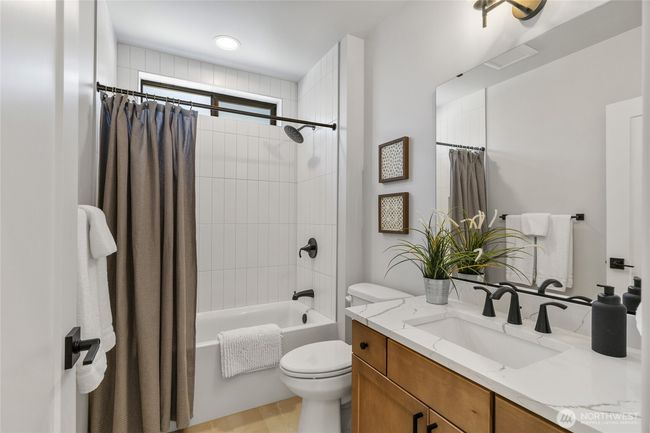 Guest bath adjacent to bedroom 2. | Image 26