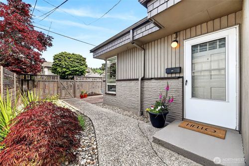 3039 61st Ave Sw, Seattle, WA, 98116-2810 | Card Image