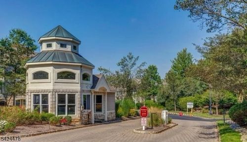 216 Edmonton Ct, Livingston, NJ, 07039-8257 | Card Image