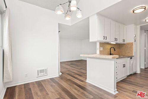 i217-6000 Canterbury Dr, Culver City, CA, 90230 | Card Image