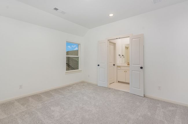 Unfurnished room with light carpet and recessed lighting | Image 21