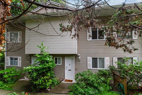 2072 Springer Avenue, Burnaby, BC, V5B3M5 | Card Image
