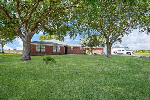 7211 Mikes St, Wallis, TX, 77485-9099 | Card Image