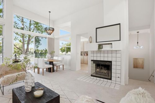 832 Sovereign Way, Redwood City, CA, 94065-1762 | Card Image