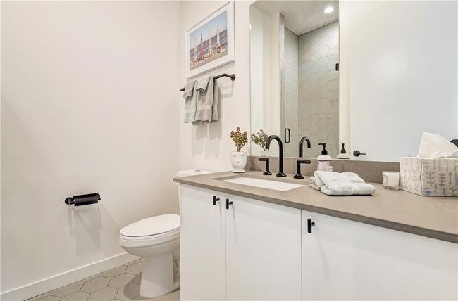 The guest bathroom | Image 23