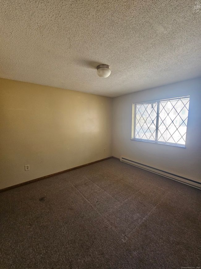 UNIT-1 - 30 Vail St, Condo with 2 bedrooms, 2 bathrooms and 2 parking in Waterbury CT | Image 8