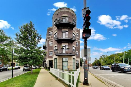 203-3028 W Roscoe St, Chicago, IL, 60618-4642 | Card Image