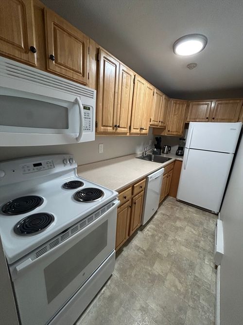 37-261 Union, Rockland, MA, 02370 | Card Image