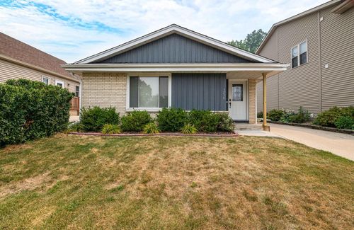 3230 S 57th Street, Milwaukee, WI, 53220 | Card Image
