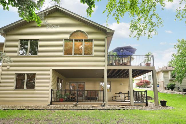 View of the back of house, with huge lower deck and upper deck. | Image 43
