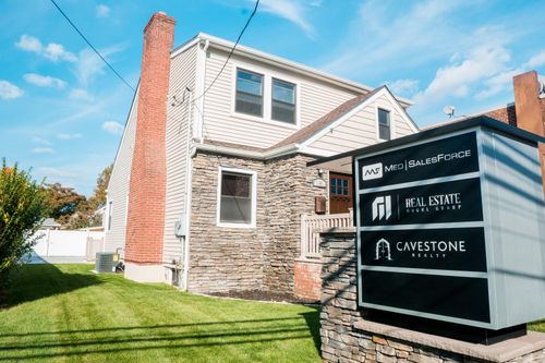 749 Front St, Hempstead, NY, 11550-4554 | Card Image