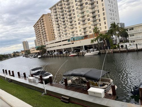 apt-205-440 Paradise Isle Blvd, Hallandale Beach, FL, 33009-5838 | Card Image