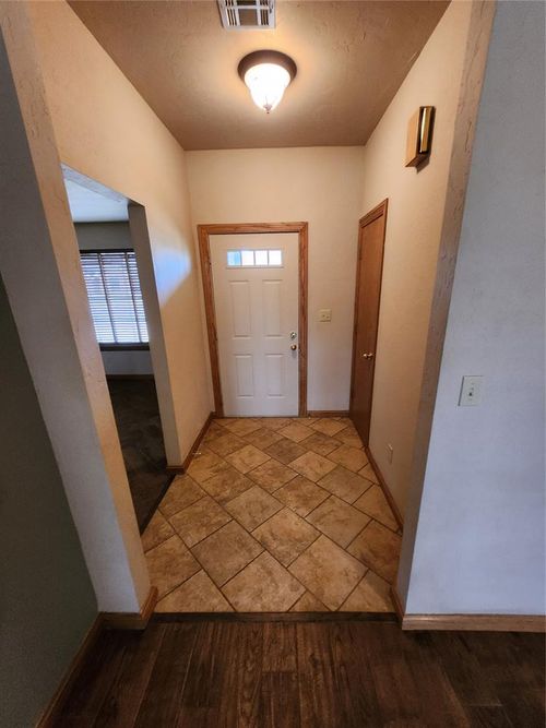 1216 Wendy Ln, Altus, OK, 73521-1291 | Card Image