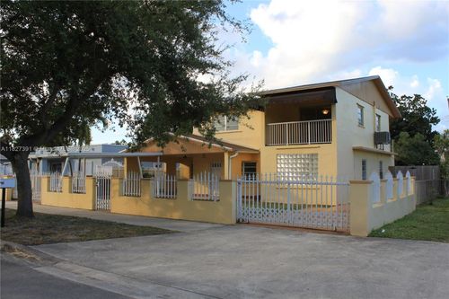 971 E 18th St, Hialeah, FL, 33013-4208 | Card Image