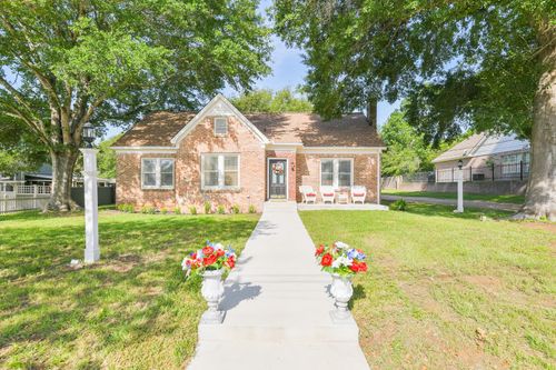 802 S Day St, Brenham, TX, 77833-4129 | Card Image