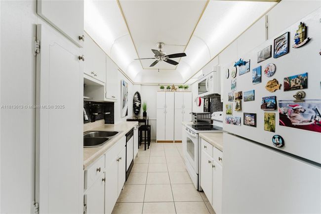 APT-505 - 4330 Hillcrest Dr, Condo with 1 bedrooms, 2 bathrooms and null parking in Hollywood FL | Image 10