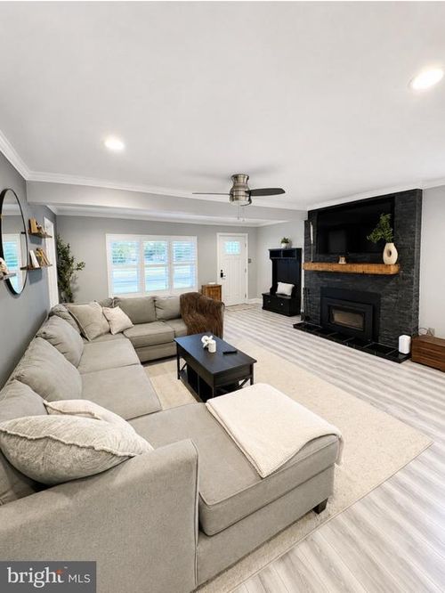 273 W Crosswicks Road, Bordentown, NJ, 08505 | Card Image