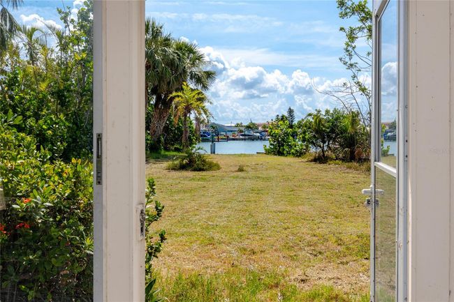 11465 7 Th St E, House other with 2 bedrooms, 2 bathrooms and null parking in Treasure Island FL | Image 39