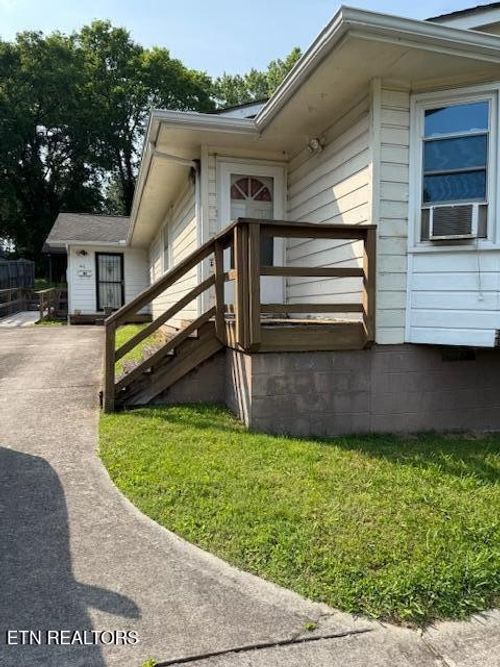 805 Sewanee St, Harriman, TN, 37748-2823 | Card Image