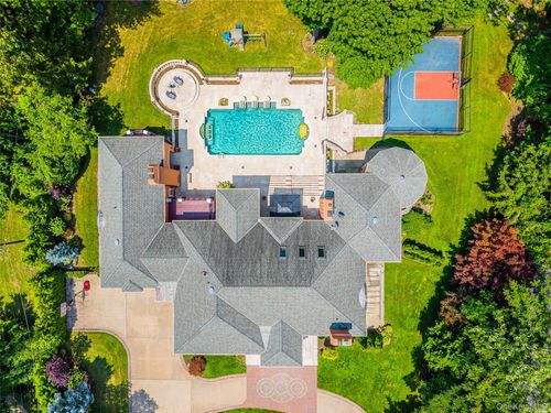25 Lake Rd, Great Neck, NY, 11020-1635 | Card Image