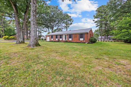 201 Smithfield Blvd, Smithfield, VA, 23430-5920 | Card Image