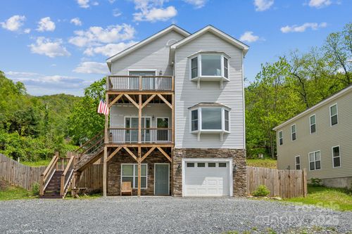 274 Old Bristol Rd, Boone, NC, 28607-3427 | Card Image