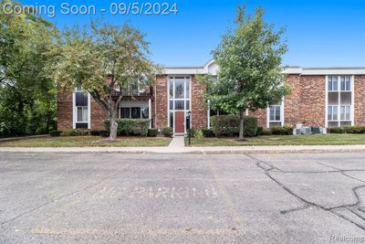 29543 Bobrich Street, Condo with 1 bedrooms, 1 bathrooms and null parking in Livonia MI | Image 1